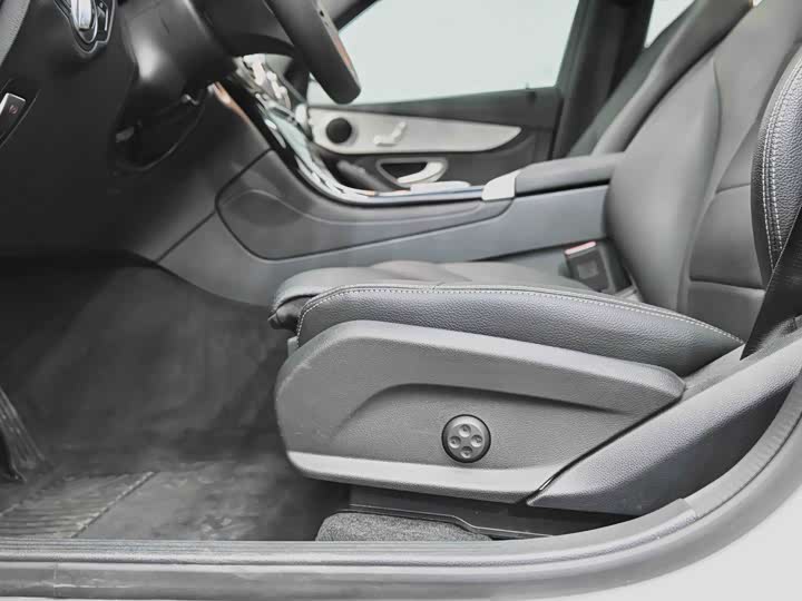 Mercedes-Benz GLC 2020 GLC 260 L 4 MATIC — фото 31