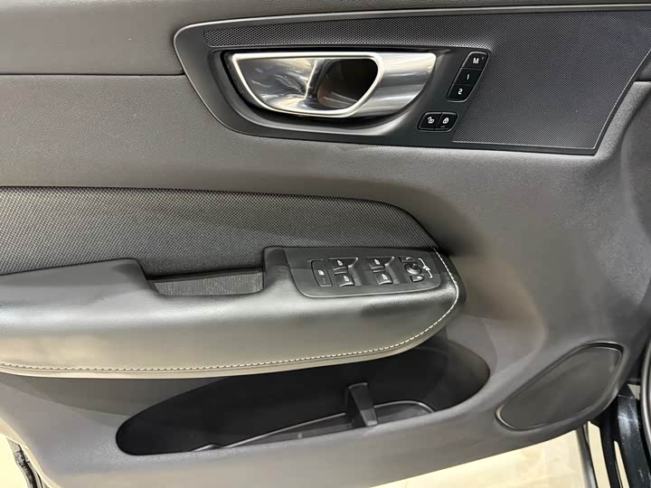 Volvo XC60 Hybrid 2025 Hybrid 4 WD — фото 11