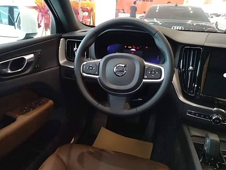 Volvo XC60 2024 B 5 4 WD — фото 11