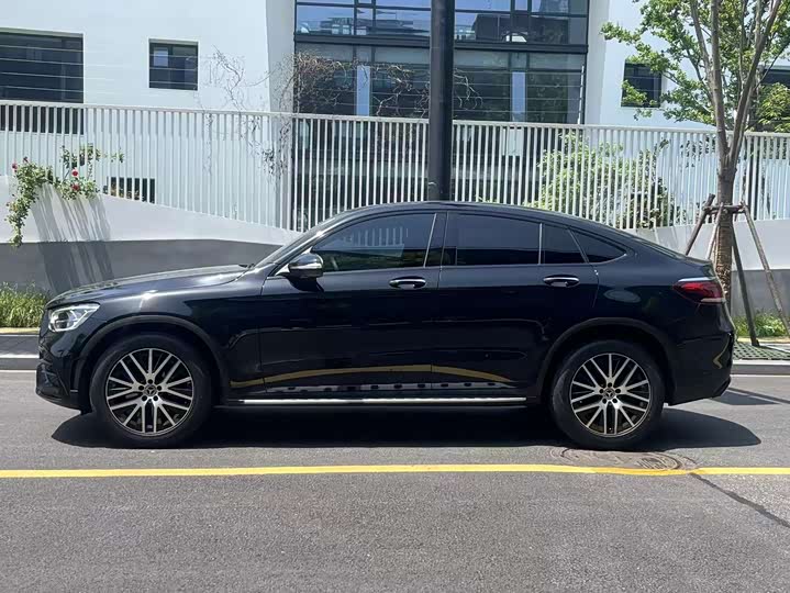 Mercedes-Benz GLC 2020 GLC 300 4 MATIC SUV — фото 4