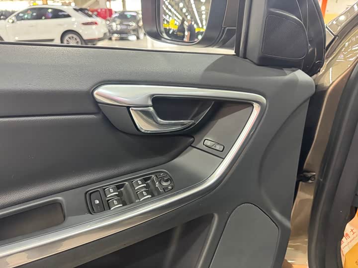 Volvo XC60 2017 T 5 AWD — фото 23