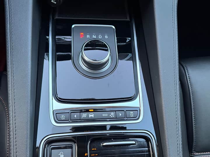 Jaguar F-PACE 2020 2.0 T — фото 22