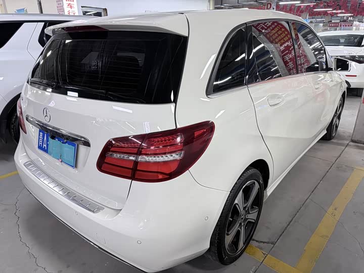 Mercedes-Benz B-Class 2017 B 200 — фото 16