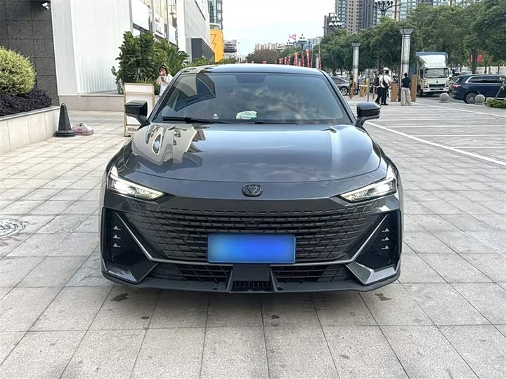 Changan UNI-V 2022 1.5 T Premium — фото 6