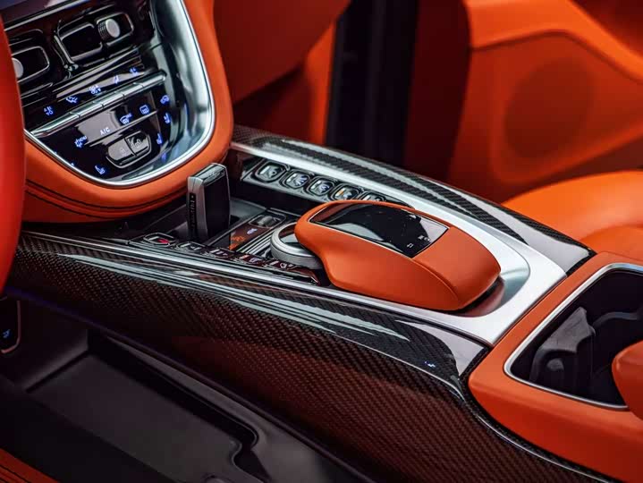 Aston Martin DBX 2021 4.0 T V 8 — фото 3