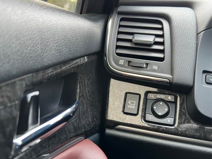 Toyota Crown — фото 17