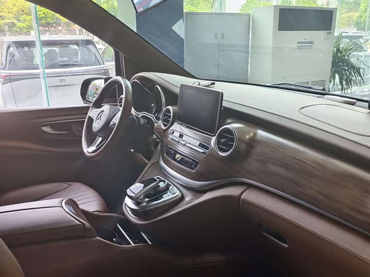 Mercedes-Benz V-Class 2018 V 260 VI — фото 6