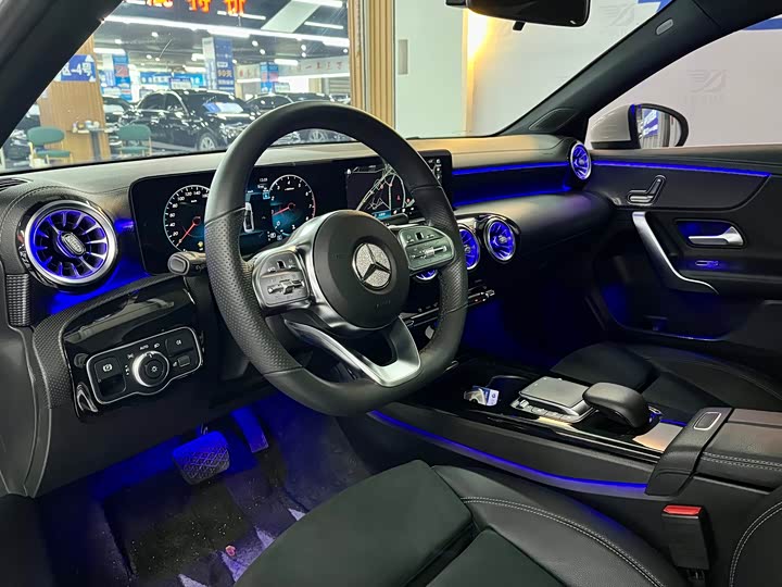Mercedes-Benz A-Class 2022 A 200 L — фото 8