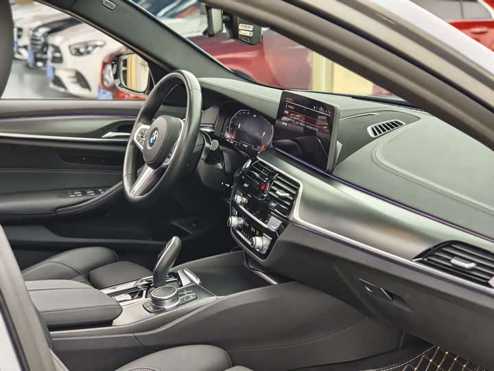 BMW 5 Series — фото 11