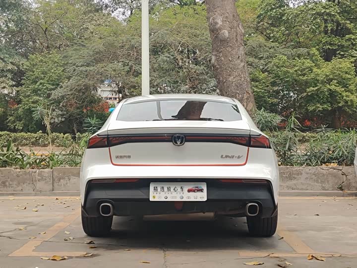 Changan UNI-V 2023 1.5 T Premium — фото 20