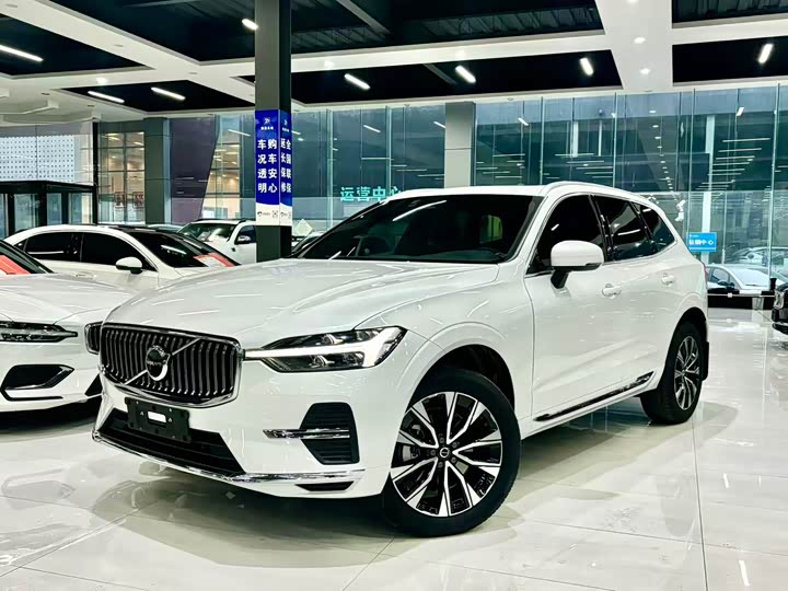 Volvo XC60 2024 B 5 4 WD — фото 1