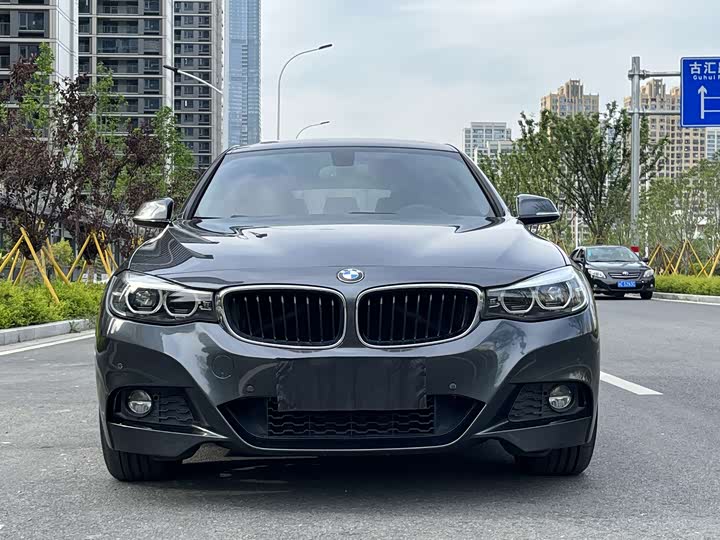 BMW 3-Series 2019 320i M — фото 3