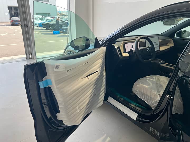 Volvo XC70 Hybrid 2026 4 WD Plus — фото 9