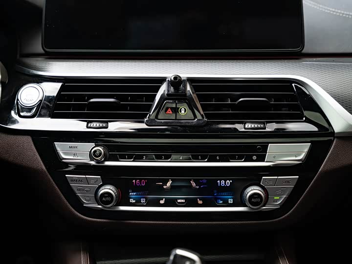 BMW 5 Series — фото 13