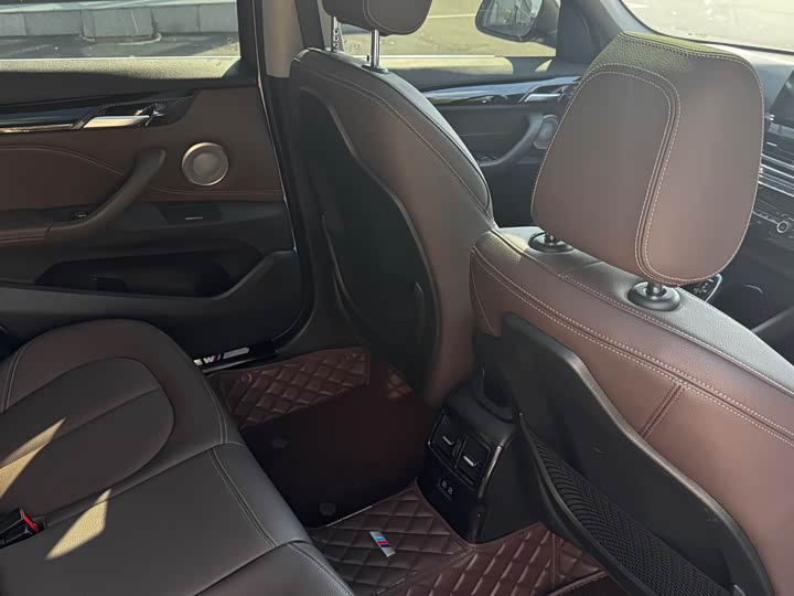 BMW X1 2021 s Drive 25 Li Leading — фото 6