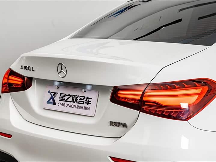 Mercedes-Benz A-Class 2024 A 180 L — фото 9