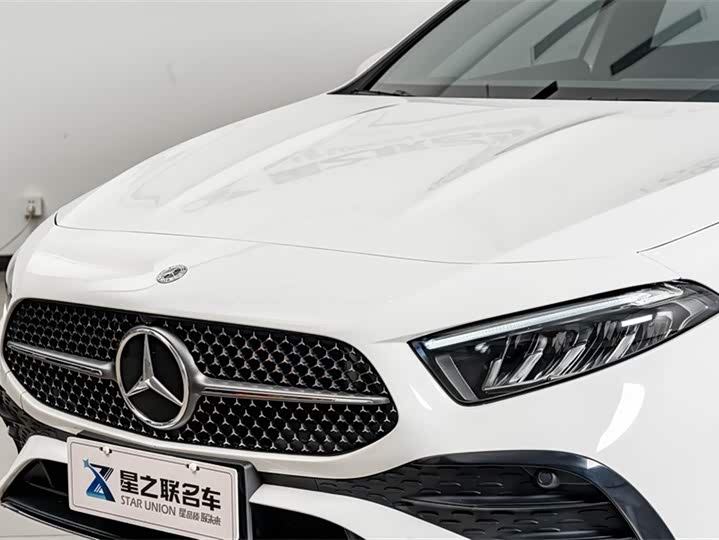 Mercedes-Benz A-Class 2024 A 180 L — фото 4