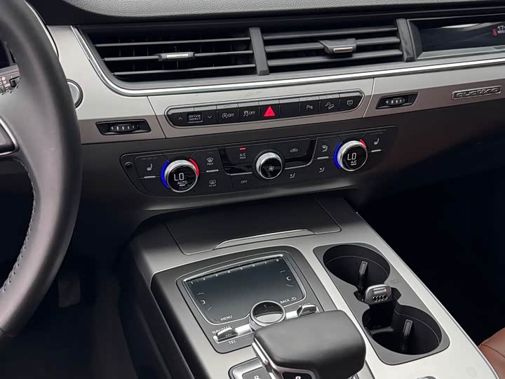 Audi Q7 2018 40 TFSI Comfort — фото 9