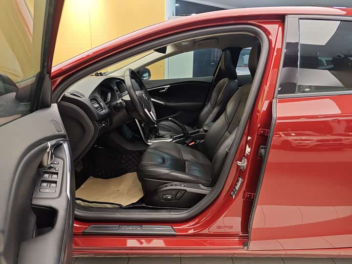 Volvo V40 2018 T 3 — фото 13