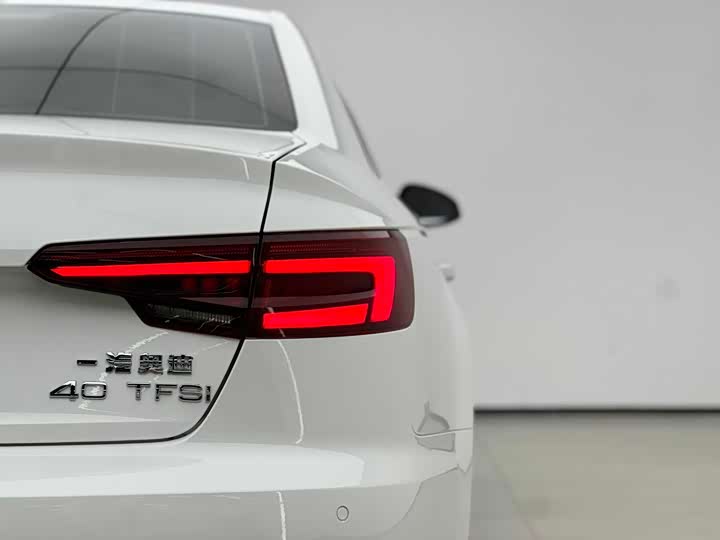 Audi A4L 2019 40 TFSI VI — фото 15