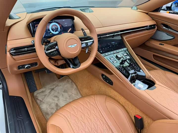 Aston Martin DB12 2023 4.0 T V 8 Volante — фото 4