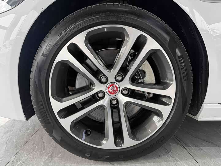 Jaguar XEL 2024 2.0 T 250 PS R-DYNAMIC S — фото 16