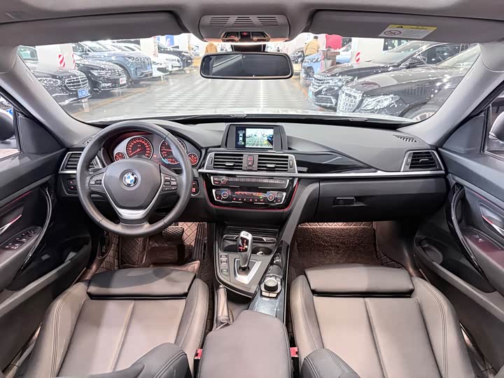 BMW 3-Series 2018 320i — фото 8