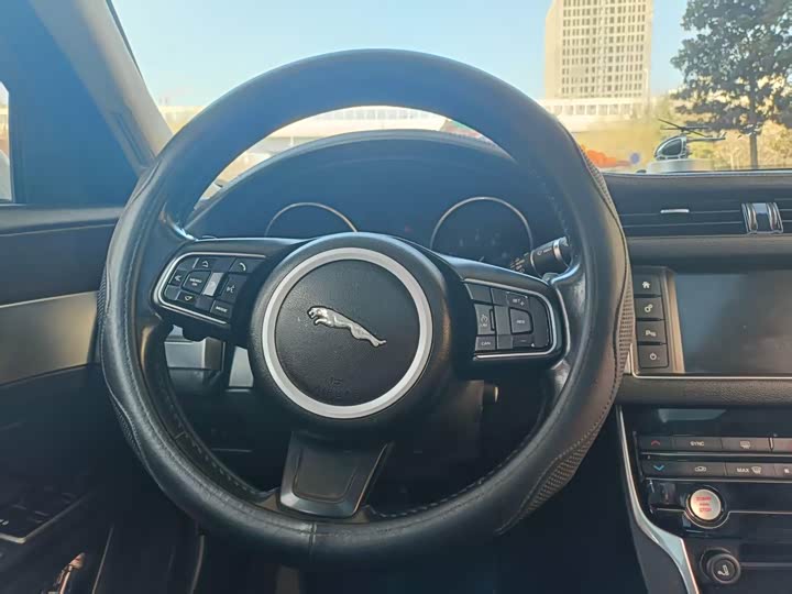 Jaguar XFL 2017 XFL 2.0 T 200 PS — фото 14