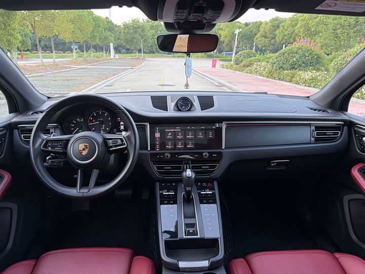 Porsche Macan 2023 Macan 2.0 T — фото 10