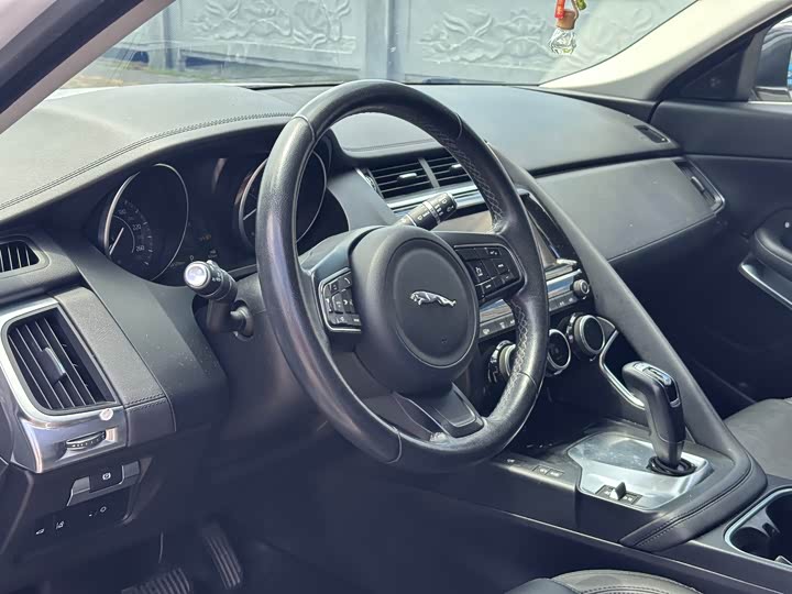 Jaguar E-PACE 2018 P 200 S V — фото 5