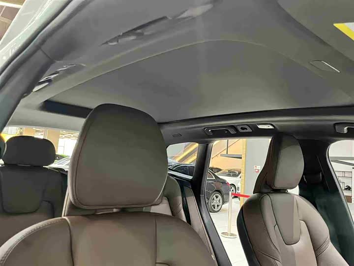 Volvo XC60 Hybrid 2025 Hybrid 4 WD — фото 17