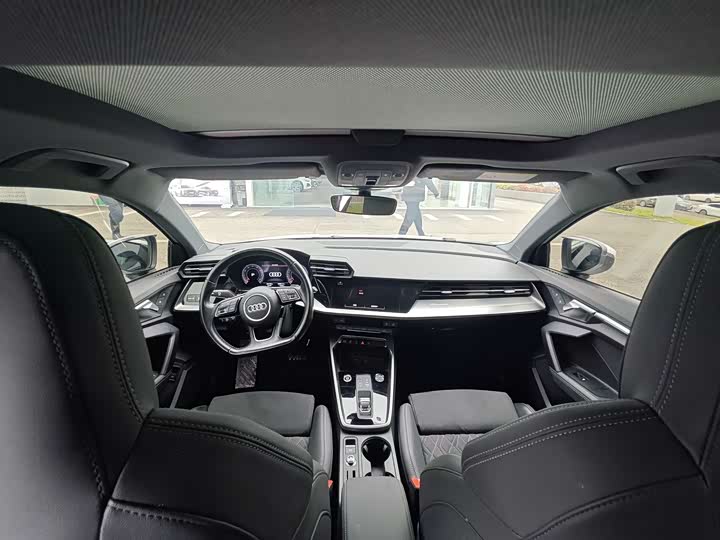 Audi A3 2024 Sportback 35 TFSI Sport — фото 4