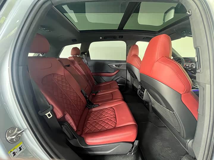 Audi SQ 7 2024 4.0 TFSI — фото 16