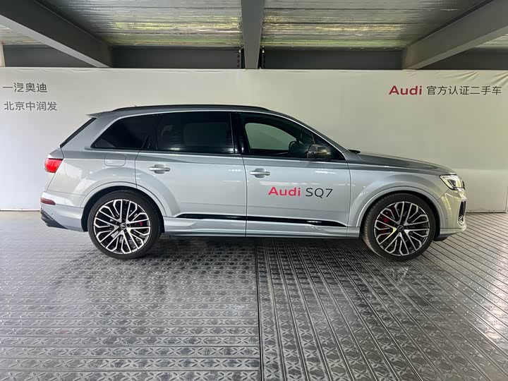 Audi SQ 7 2024 4.0 TFSI — фото 3