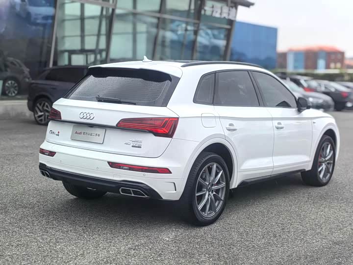 Audi Q5L 2023 40 T — фото 4