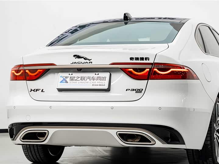 Jaguar XFL 2024 2.0 T P 300 4 WD — фото 7