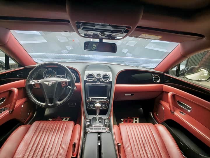 Bentley Flying Spur — фото 17
