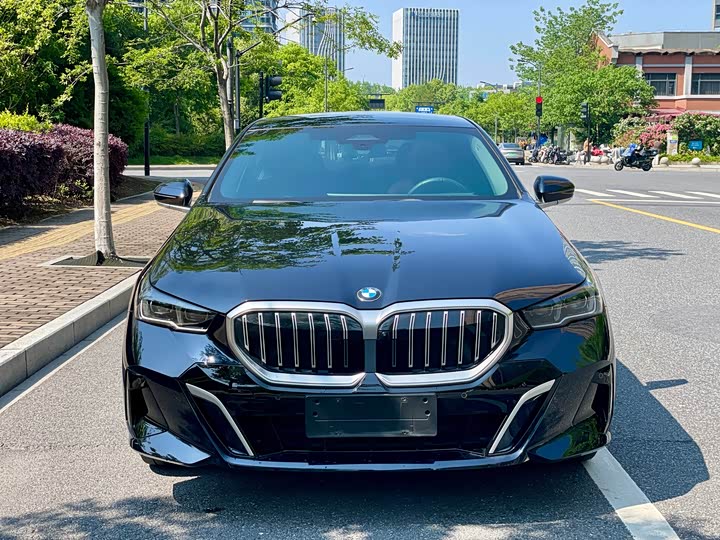 BMW 5-Series 2025 530 Li Leading M — фото 2
