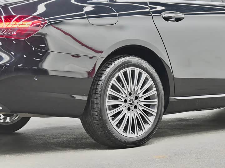 Mercedes-Benz E-Class 2022 E 300 L Luxury — фото 36