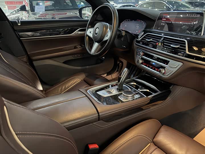 BMW 7 Series 730Li M спортпакет — фото 10