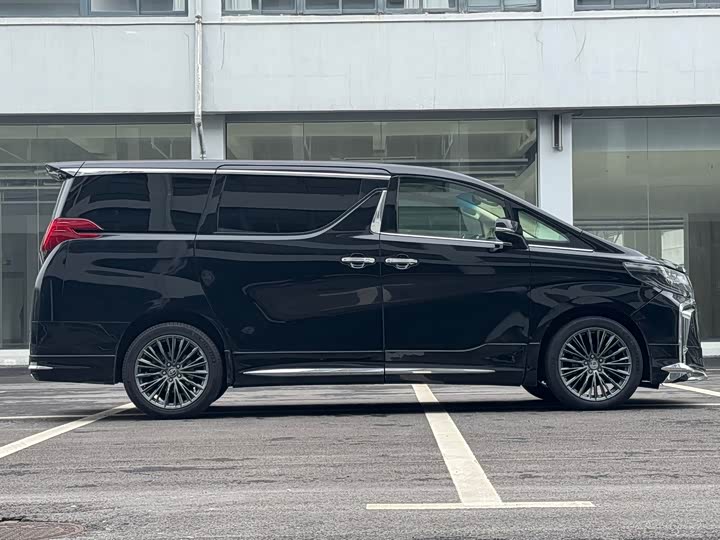 Toyota Alphard — фото 7
