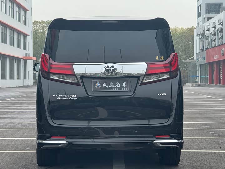 Toyota Alphard — фото 5