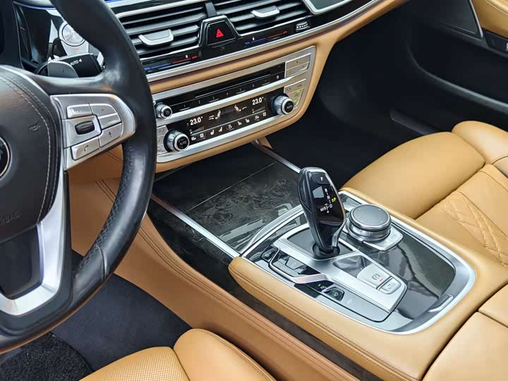 BMW 7-Series 2016 740 Li Leading — фото 11
