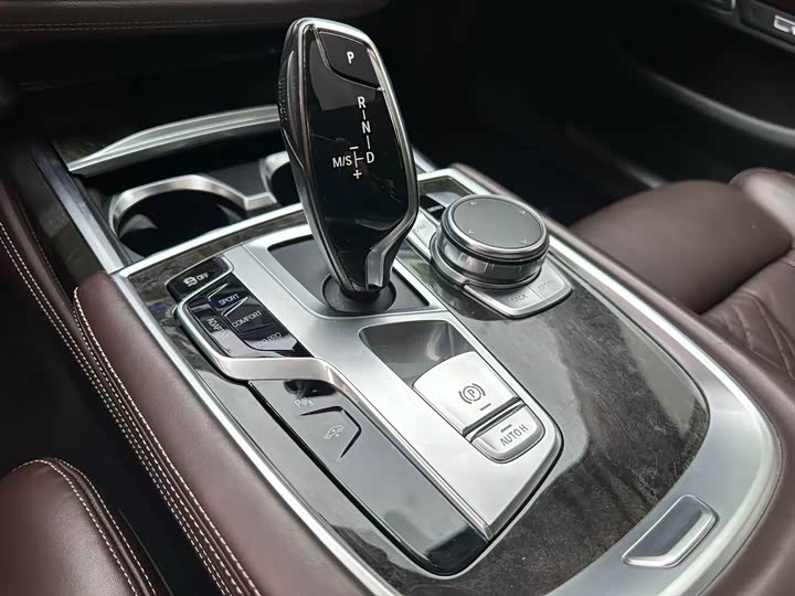 BMW 7 Series 740Li продвинутая — фото 15