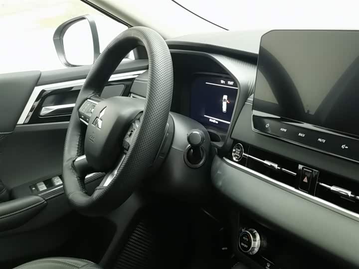 Mitsubishi Outlander — фото 22