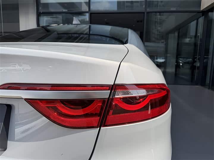 Jaguar XFL 2025 2.0 T P 250 2 WD — фото 15