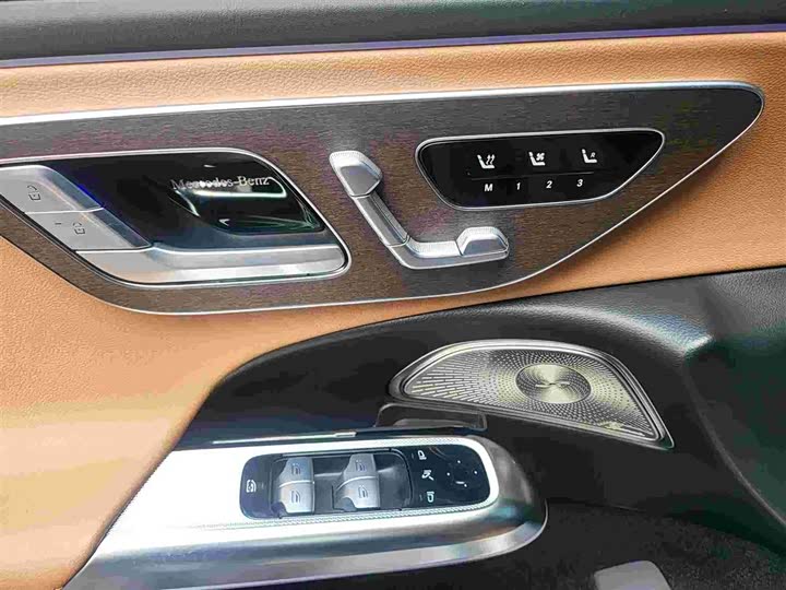 Mercedes-Benz E-Class 2024 E 300 L Luxury — фото 6