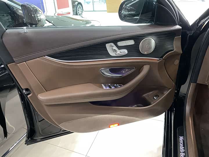 Mercedes-Benz E-Class 2022 E 300 L Luxury — фото 14