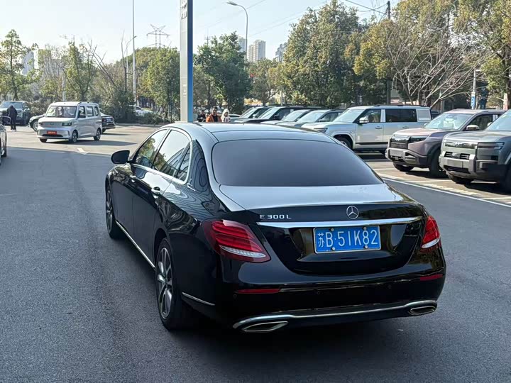 Mercedes-Benz E-Class 2017 E 300 L Luxury — фото 17