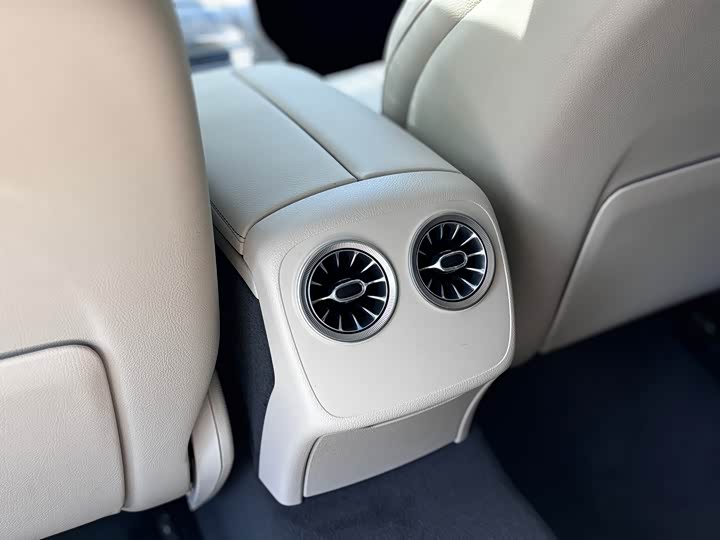 Mercedes-Benz CLS 2022 CLS 300 Luxury — фото 21